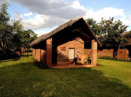 Barefoot Safari Lodge 利隆圭 外观 照片